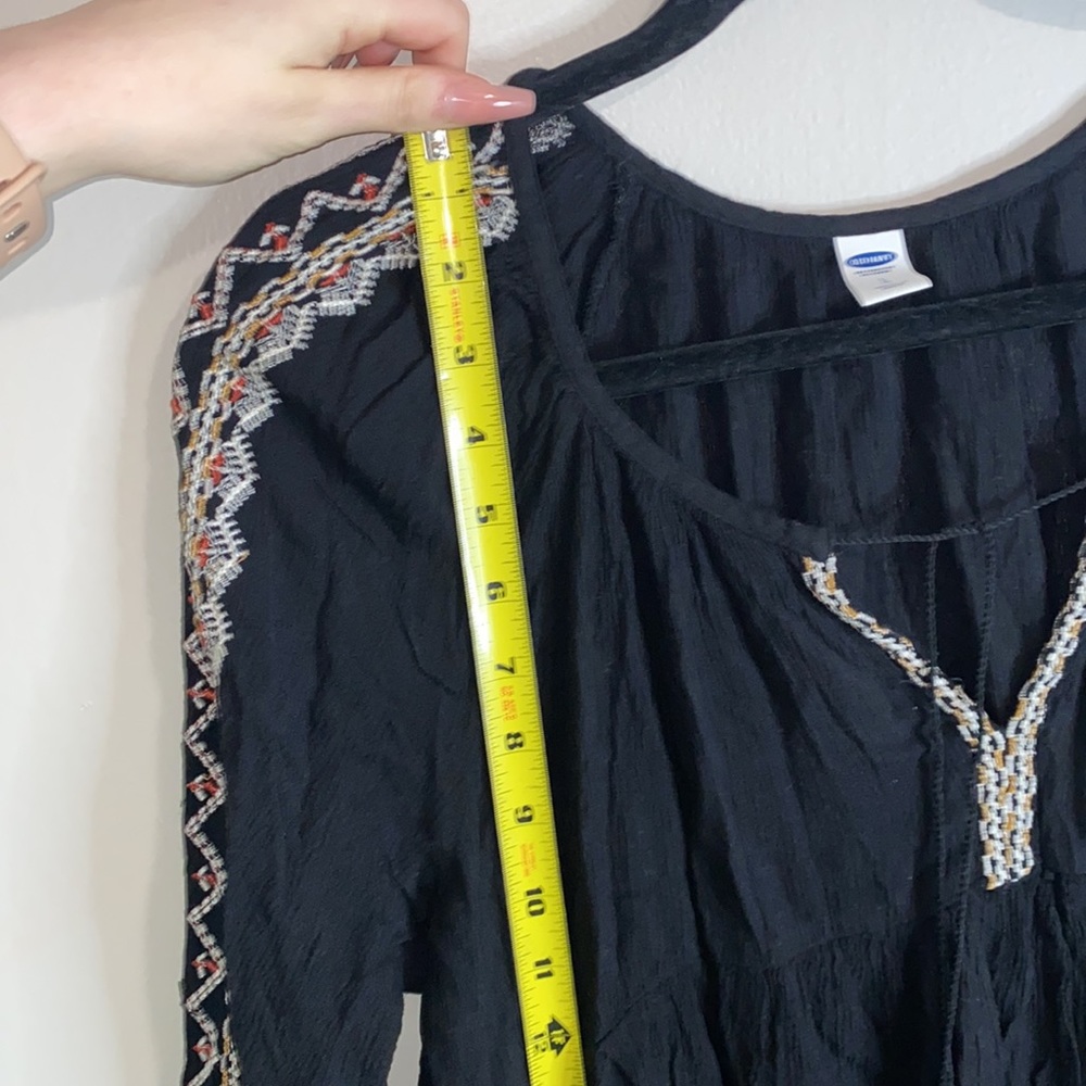 🪿Adorable black long sleeved patterned top! - Picture 4 of 7
